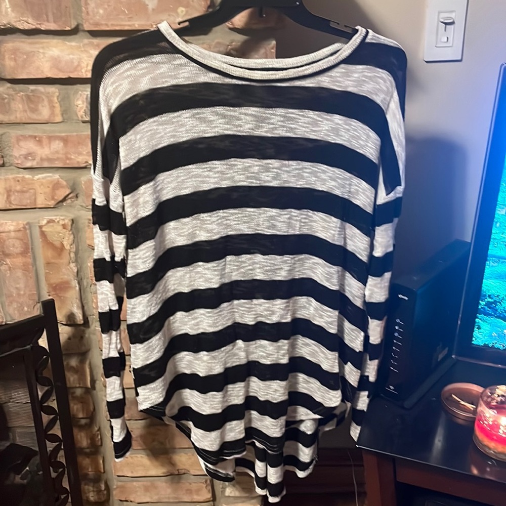 Lightweight sweater